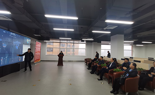 合肥市瑤海區(qū)區(qū)長陸勤山、 副區(qū)長張勇一行來我司參觀考察(圖3) 微信圖片_20191217155001.jpg